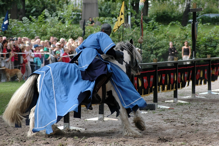 2005_0813 (43).JPG - Snabbt runt banan och plocka ur flaggan ur sin hållare